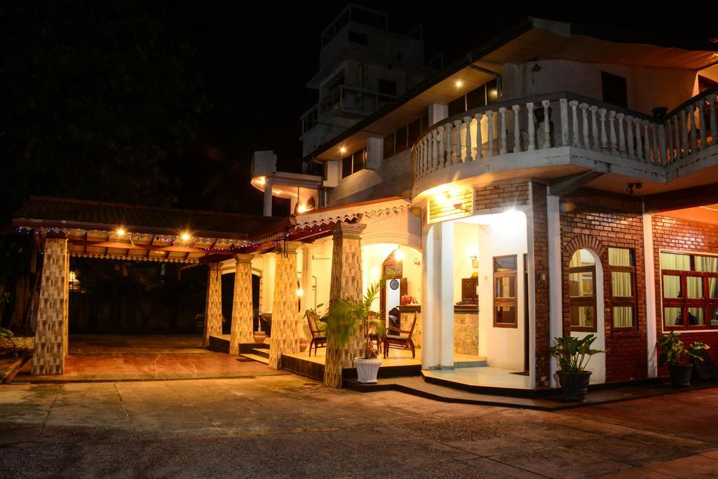 Shanthi Beach Resort Unawatuna Exterior foto